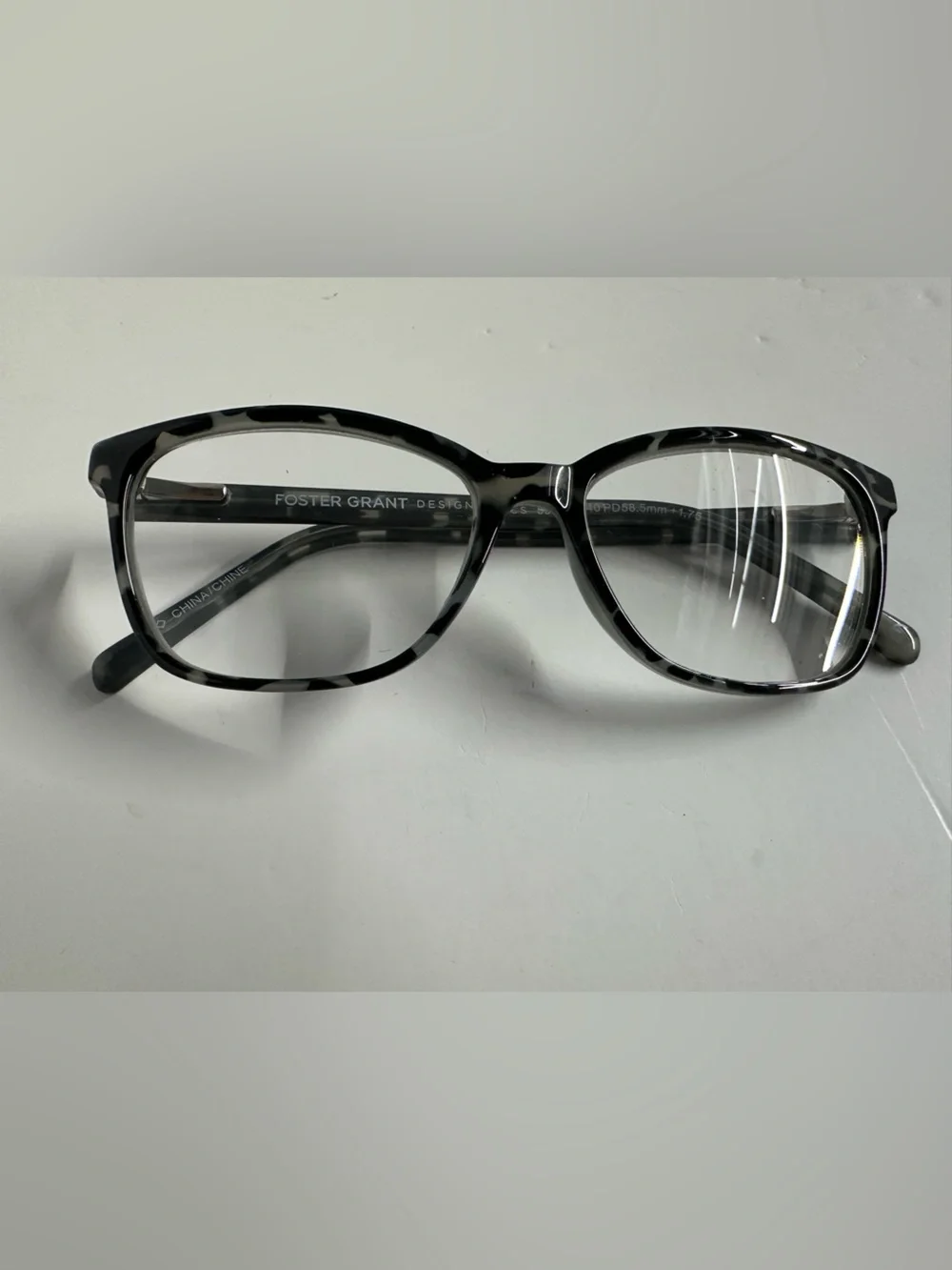 Foster Grand Black Tortoise Shell Readers with case & cloth